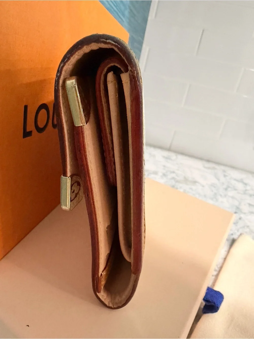 Louis Vuitton w/COA
Monogram Multicolore
International Wallet - Picture 4 of 16